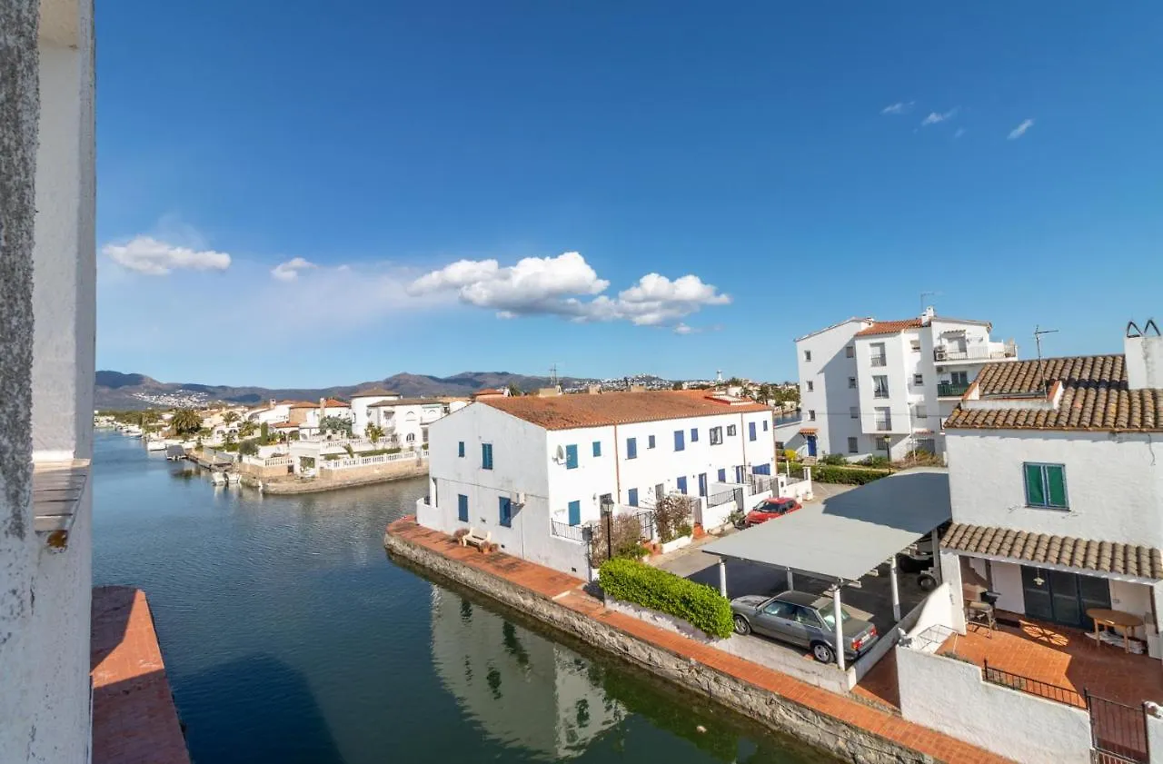 Holiday home Goldhome - Currican - Casa Con Amarre, Terraza, Barbacoa, Wifi Empuriabrava